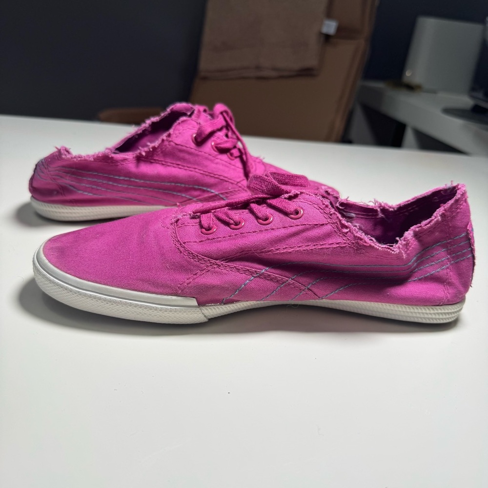 Puma Women's Vibrant Pink Sneakers
